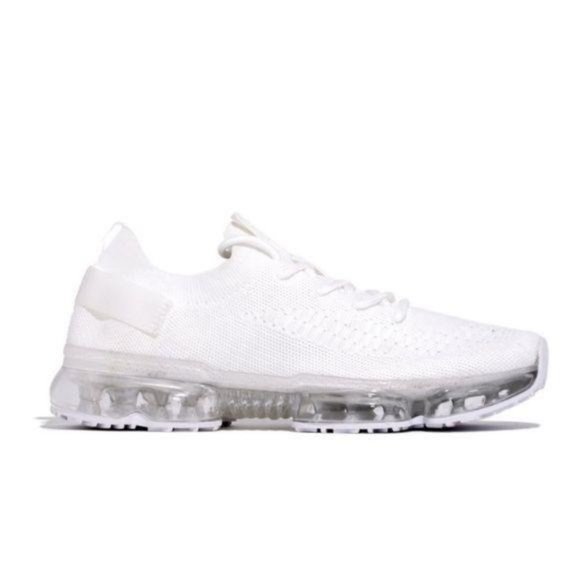 !! NEW !! Slip On Flyknit Sneakers in White - Picture 3 of 11